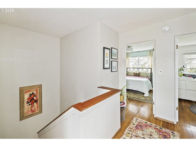 6923 Ne BROADWAY, Portland, OR 97213