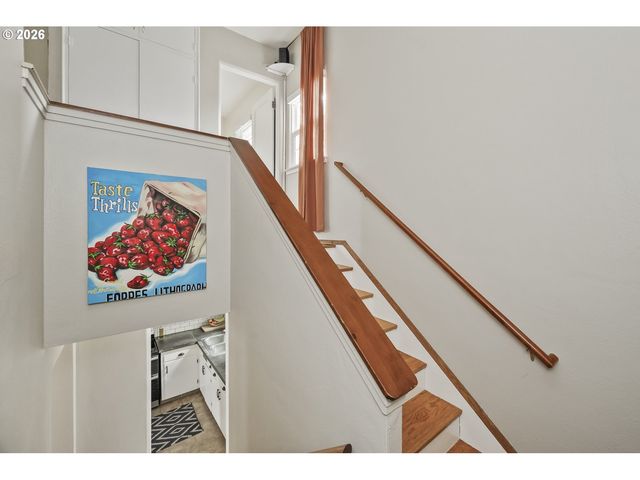 6923 Ne BROADWAY, Portland, OR 97213