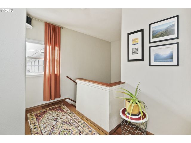 6923 Ne BROADWAY, Portland, OR 97213