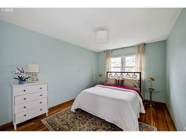 6923 Ne BROADWAY, Portland, OR 97213