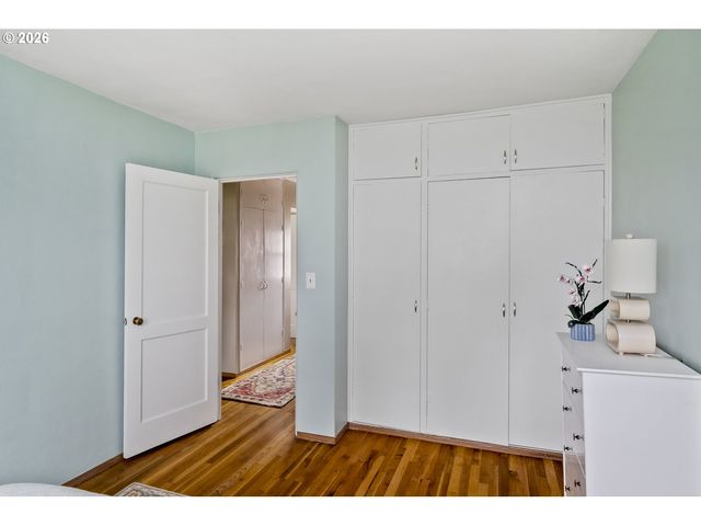 6923 Ne BROADWAY, Portland, OR 97213