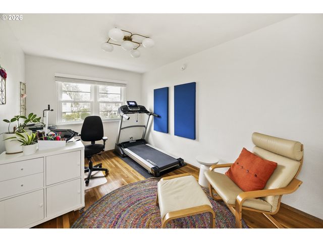 6923 Ne BROADWAY, Portland, OR 97213