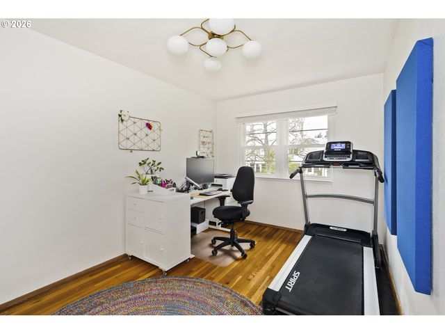 6923 Ne BROADWAY, Portland, OR 97213