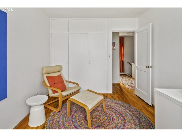 6923 Ne BROADWAY, Portland, OR 97213