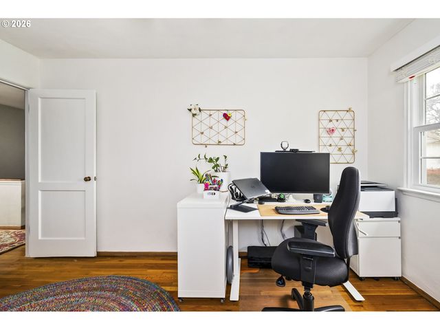 6923 Ne BROADWAY, Portland, OR 97213