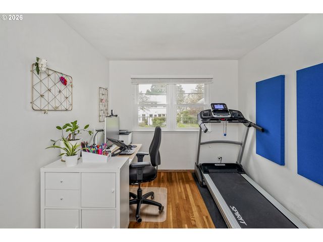 6923 Ne BROADWAY, Portland, OR 97213