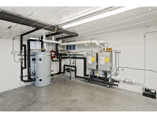 6923 Ne BROADWAY, Portland, OR 97213