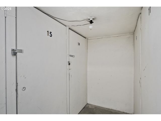 6923 Ne BROADWAY, Portland, OR 97213