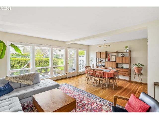 6923 Ne BROADWAY, Portland, OR 97213