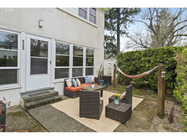 6923 Ne BROADWAY, Portland, OR 97213