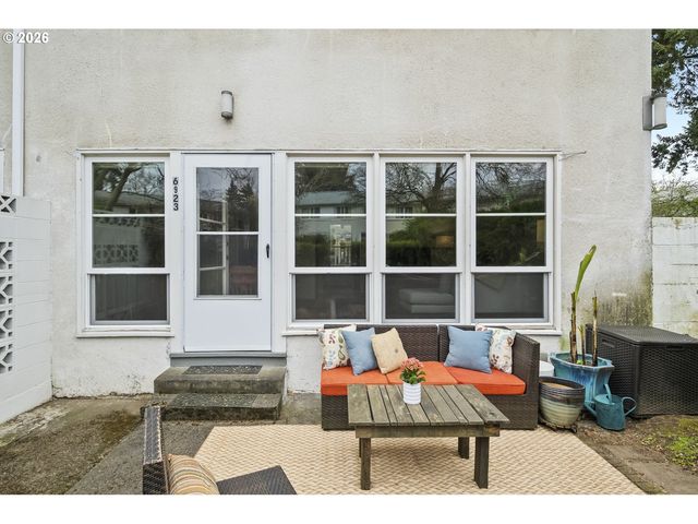 6923 Ne BROADWAY, Portland, OR 97213