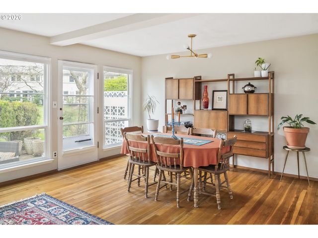 6923 Ne BROADWAY, Portland, OR 97213