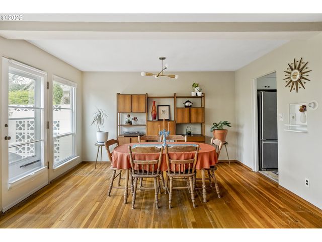 6923 Ne BROADWAY, Portland, OR 97213