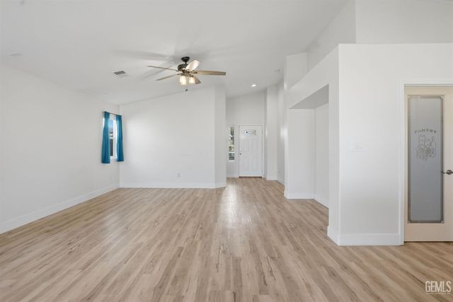 13511 Cheyenne Mountain Drive, Bakersfield, CA 93314