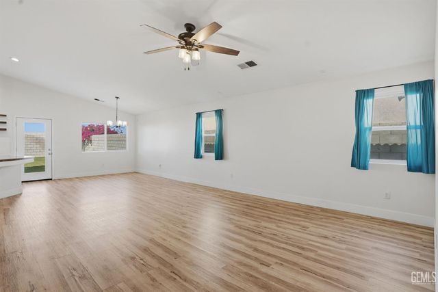 13511 Cheyenne Mountain Drive, Bakersfield, CA 93314