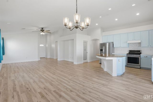 13511 Cheyenne Mountain Drive, Bakersfield, CA 93314
