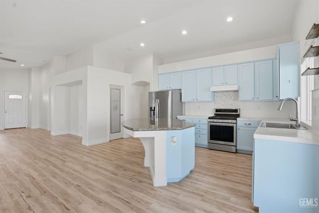 13511 Cheyenne Mountain Drive, Bakersfield, CA 93314