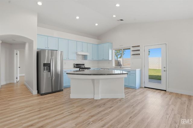 13511 Cheyenne Mountain Drive, Bakersfield, CA 93314