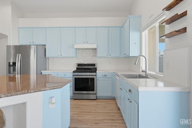 13511 Cheyenne Mountain Drive, Bakersfield, CA 93314