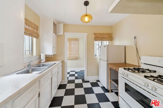 6179 N Figueroa Street, Los Angeles, CA 90042
