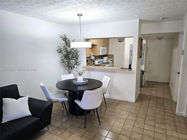 6070 W 18th Ave 306, Hialeah, FL 33012