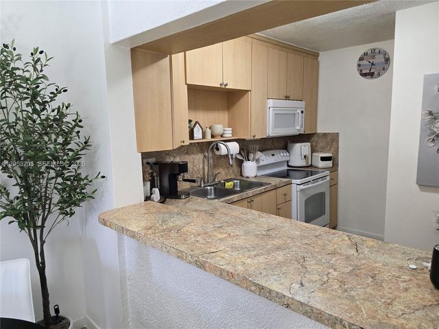 6070 W 18th Ave 306, Hialeah, FL 33012