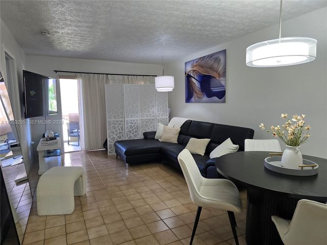 6070 W 18th Ave 306, Hialeah, FL 33012