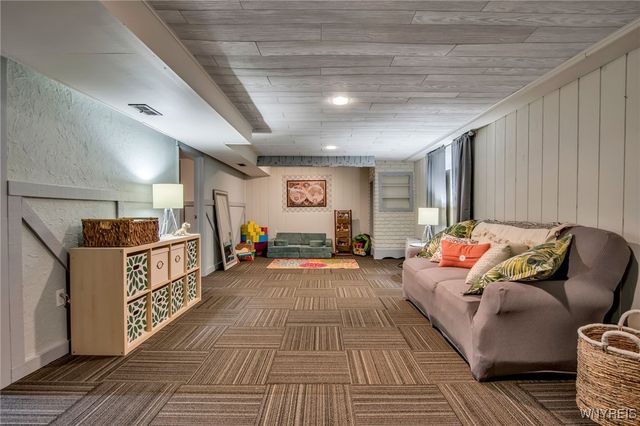 107 Patricia Drive, West Seneca, NY 14224