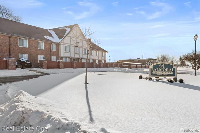 30268 Southfield Road 226, Southfield, MI 48076