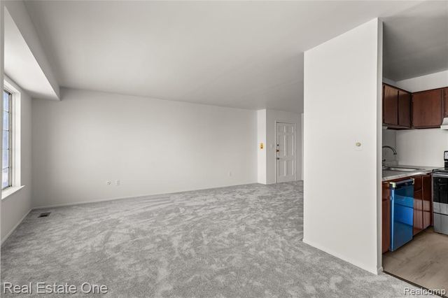 30268 Southfield Road 226, Southfield, MI 48076