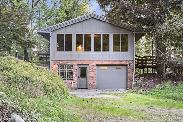 895 Rowe Road, Milford Charter Township, MI 48380