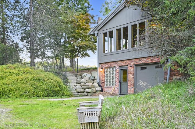 895 Rowe Road, Milford Charter Township, MI 48380