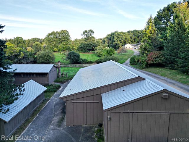 895 Rowe Road, Milford Charter Township, MI 48380
