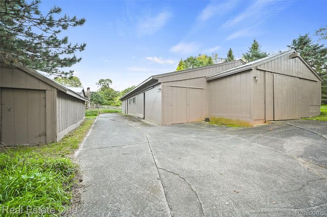895 Rowe Road, Milford Charter Township, MI 48380