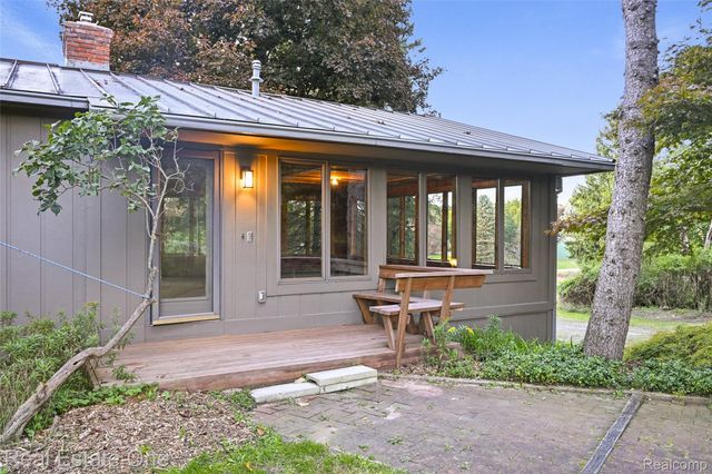 895 Rowe Road, Milford Charter Township, MI 48380