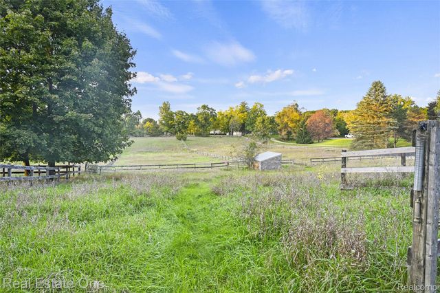 895 Rowe Road, Milford Charter Township, MI 48380