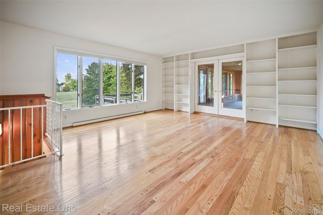 895 Rowe Road, Milford Charter Township, MI 48380