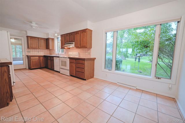 895 Rowe Road, Milford Charter Township, MI 48380