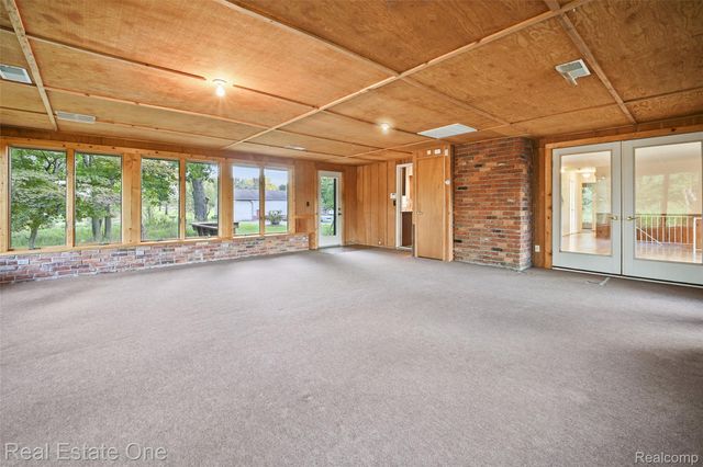 895 Rowe Road, Milford Charter Township, MI 48380