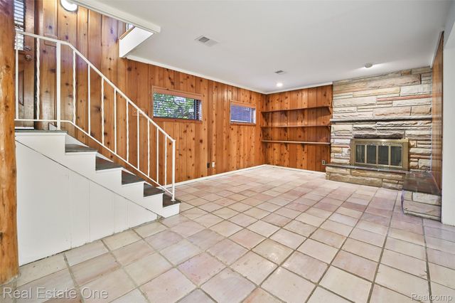 895 Rowe Road, Milford Charter Township, MI 48380