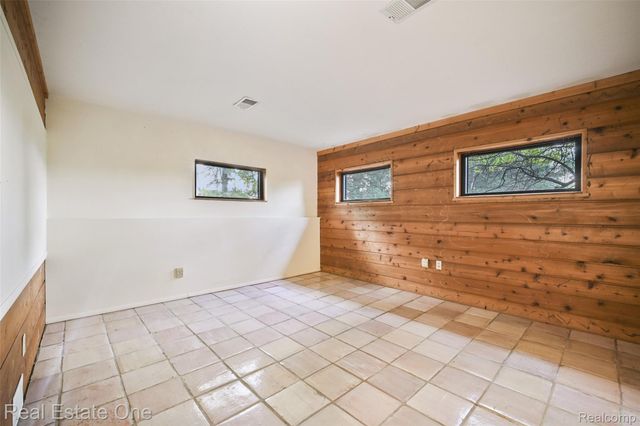 895 Rowe Road, Milford Charter Township, MI 48380