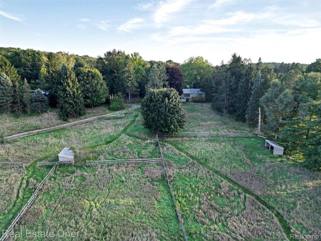 895 Rowe Road, Milford Charter Township, MI 48380
