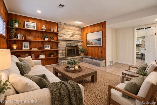 895 Rowe Road, Milford Charter Township, MI 48380