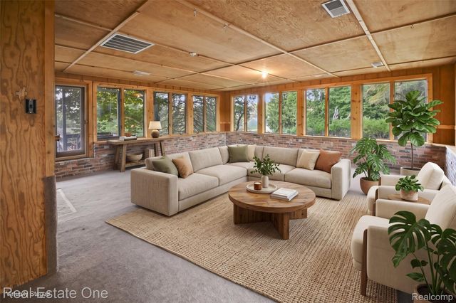 895 Rowe Road, Milford Charter Township, MI 48380
