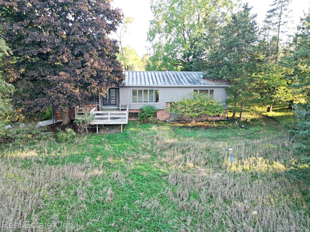 895 Rowe Road, Milford Charter Township, MI 48380