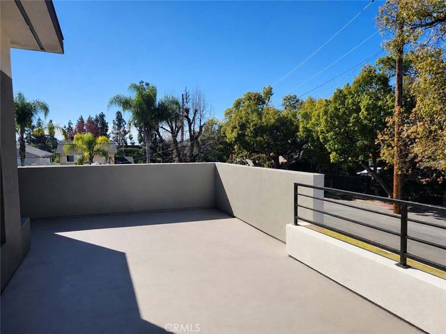 438 N Oak, Pasadena, CA 91107
