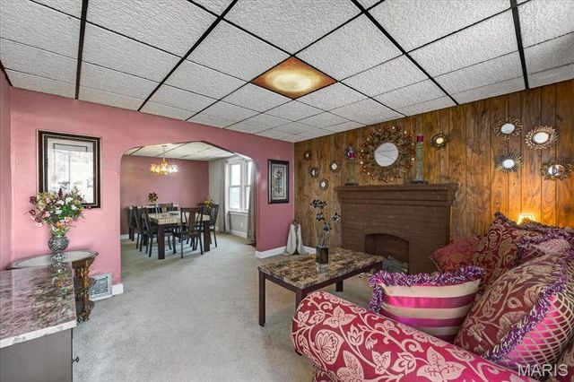 4348 Chippewa Street, St Louis, MO 63116