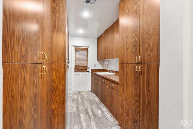 6508 Landfair Drive, Bakersfield, CA 93309