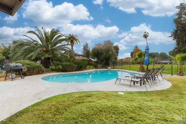 6508 Landfair Drive, Bakersfield, CA 93309