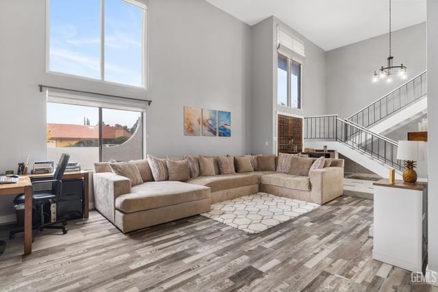 6508 Landfair Drive, Bakersfield, CA 93309